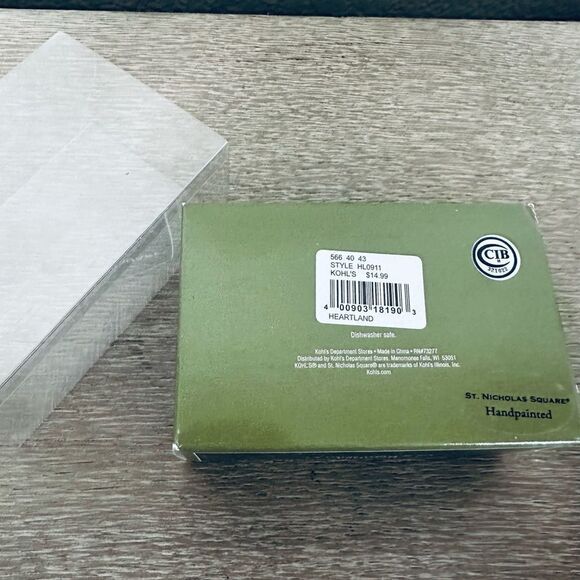 NWT Fall Winter Squirrel Acorn Salt & Pepper Shakers Set - Picture 6 of 6